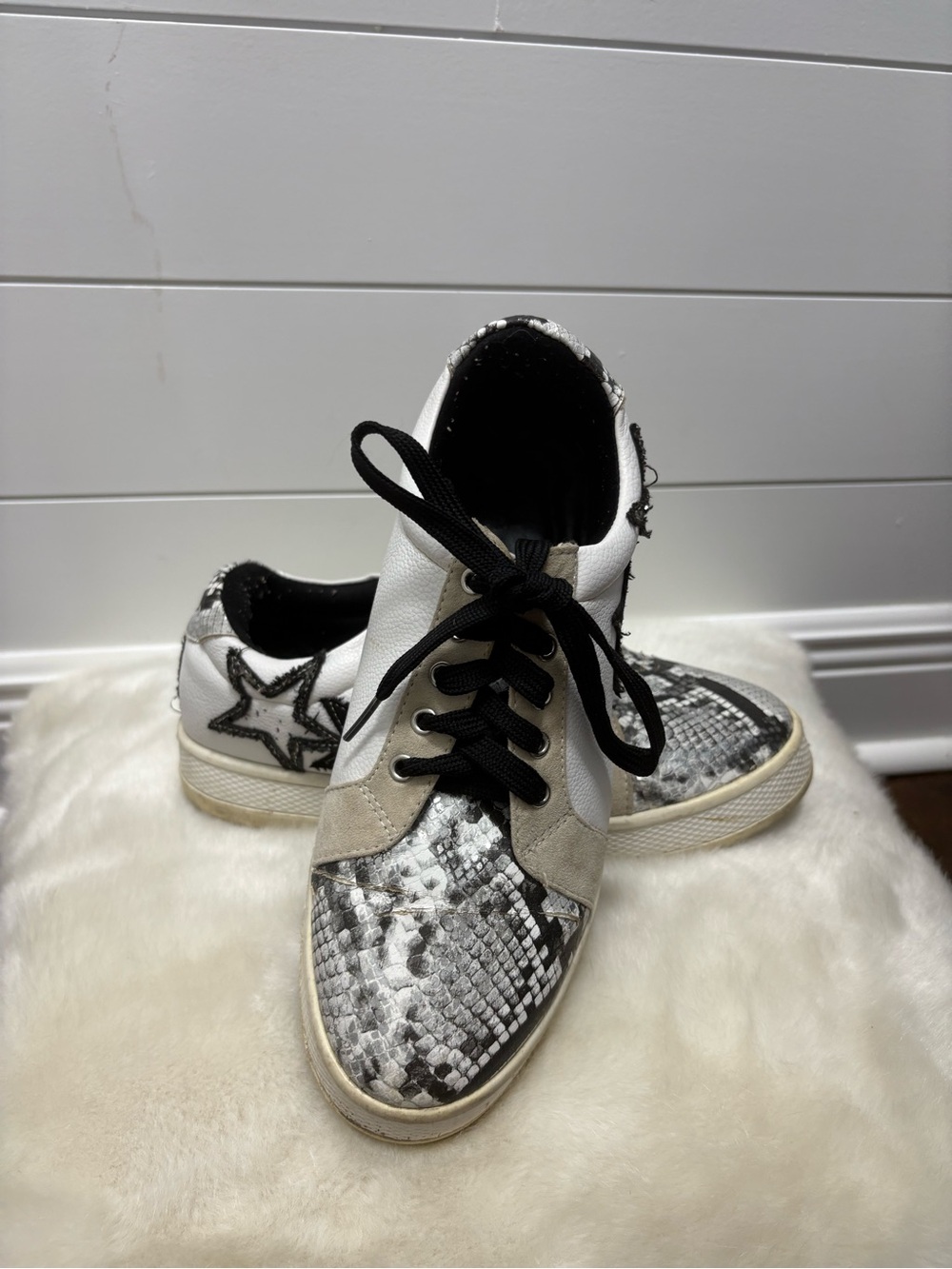 Casual Women's White & Black Snake-Print Low Top Sneakers